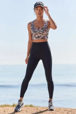 Best deal ???? Beyond Yoga Caught In The Midi Leggings BLACK ❤️