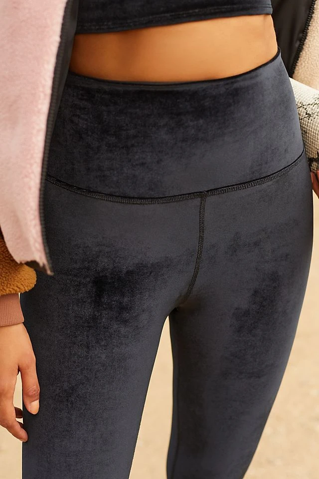 Hot Sale ❤️ Beyond Yoga Velvet High-Waisted Midi Leggings BLACK ⌛ - Image 3